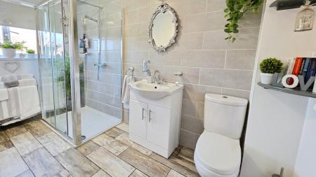 2 bedroom Semi-detached house for sale in Meadowbrook, Ruskington, NG34