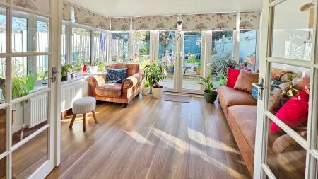 2 bedroom Semi-detached house for sale in Meadowbrook, Ruskington, NG34