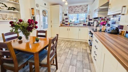 2 bedroom Semi-detached house for sale in Meadowbrook, Ruskington, NG34