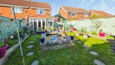 2 bedroom Semi-detached house for sale in Meadowbrook, Ruskington, NG34