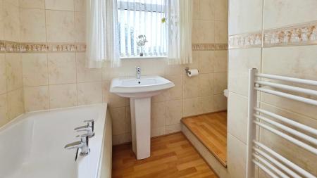 3 bedroom Semi-detached house for sale in Stephens Way, Sleaford, NG34