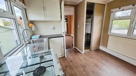 2 bedroom Park home for sale in Braemar Residential Park, Lincoln, LN4