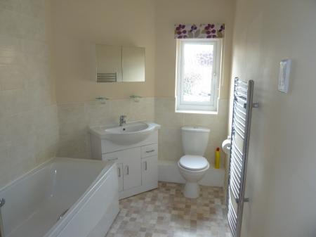 2 bedroom Flat to let in Renfrew Drive, Greylees, Sleaford, NG34