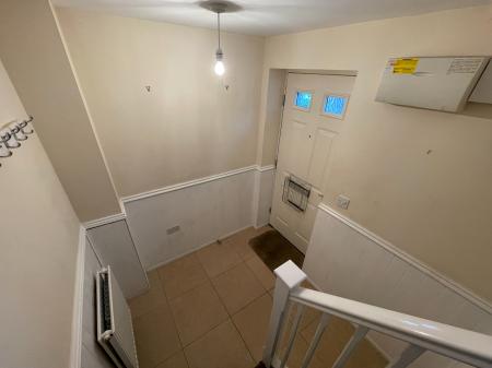 2 bedroom Flat to let in Renfrew Drive, Greylees, Sleaford, NG34