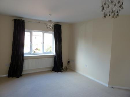 2 bedroom Flat to let in Renfrew Drive, Greylees, Sleaford, NG34
