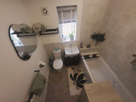 3 bedroom Semi-detached house to let in Whittle Road, Holdingham, NG34