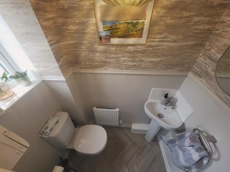 3 bedroom Semi-detached house to let in Whittle Road, Holdingham, NG34