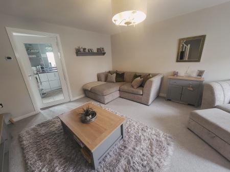 3 bedroom Semi-detached house to let in Whittle Road, Holdingham, NG34