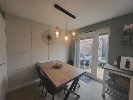 3 bedroom Semi-detached house to let in Whittle Road, Holdingham, NG34