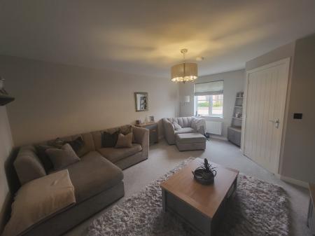 3 bedroom Semi-detached house to let in Whittle Road, Holdingham, NG34