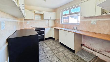 2 bedroom End of terrace house for sale in Delhi Square, Cranwell, NG34