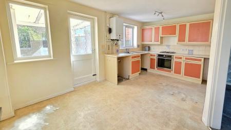 3 bedroom Semi-detached house for sale in Shrubwood Close, Heckington, NG34