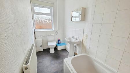 3 bedroom Terraced House for sale in Jubilee Grove, Sleaford, NG34