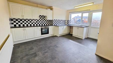 3 bedroom Terraced House for sale in Jubilee Grove, Sleaford, NG34