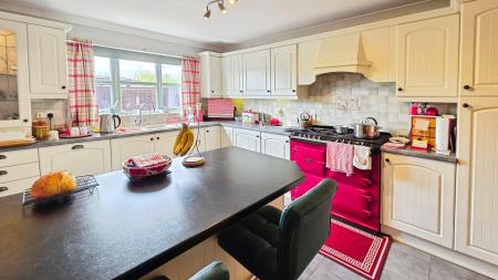 4 bedroom Bungalow for sale in Blasson Way, Sleaford, NG34