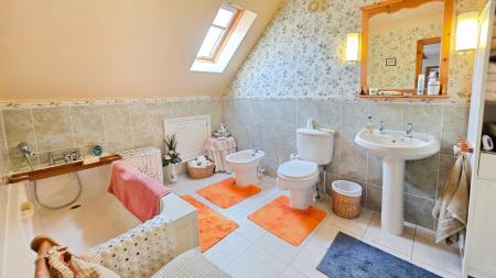 4 bedroom Bungalow for sale in Blasson Way, Sleaford, NG34