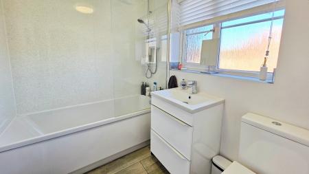 3 bedroom Semi-detached house for sale in Beech Rise, Sleaford, NG34