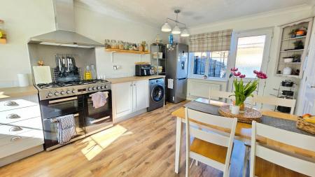 3 bedroom Semi-detached house for sale in Beech Rise, Sleaford, NG34