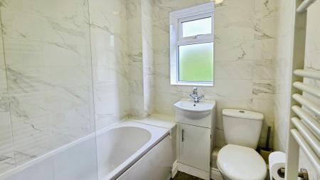2 bedroom End of terrace house for sale in Woodside Court, Sleaford, NG34