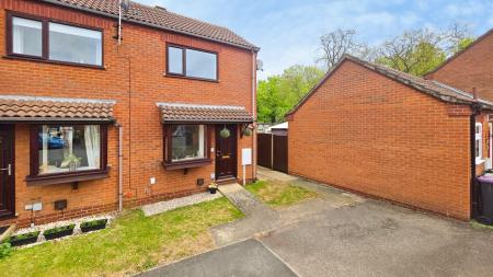2 bedroom End of terrace house for sale in Woodside Court, Sleaford, NG34