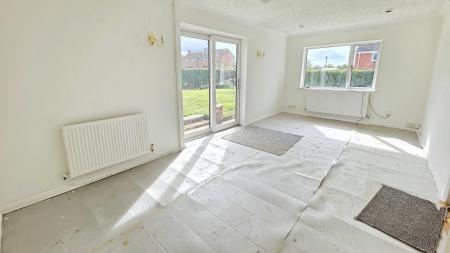 3 bedroom Semi-detached house for sale in Robertson Drive, Sleaford, NG34