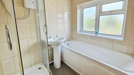 3 bedroom Semi-detached house for sale in Robertson Drive, Sleaford, NG34