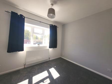 2 bedroom Flat to let in Woodside Court, Sleaford, NG34