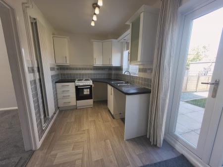 2 bedroom Flat to let in Woodside Court, Sleaford, NG34