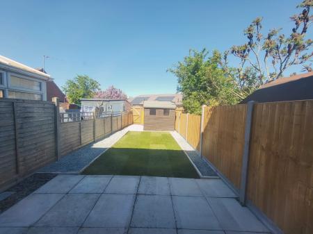 2 bedroom Flat to let in Woodside Court, Sleaford, NG34