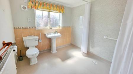 2 bedroom Semi-detached bungalow for sale in Maple Grove, Heckington, NG34