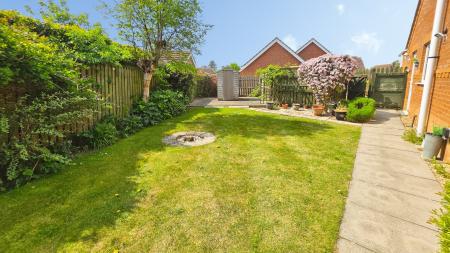 2 bedroom Semi-detached bungalow for sale in Maple Grove, Heckington, NG34