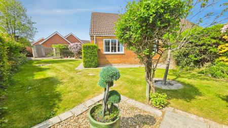2 bedroom Semi-detached bungalow for sale in Maple Grove, Heckington, NG34