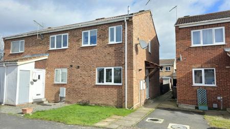 2 bedroom Terraced House for sale in Spinners Close, Sleaford, NG34