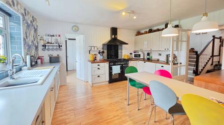 4 bedroom Detached house for sale in Church Street, Great Hale, NG34
