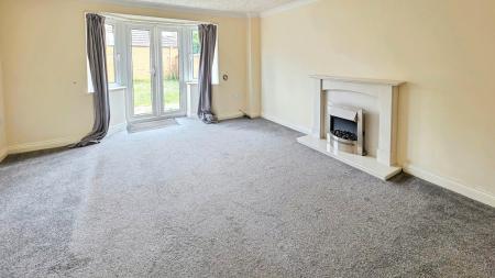 3 bedroom Semi-detached house to let in Redwood Avenue, Southfields, Sleaford, NG34