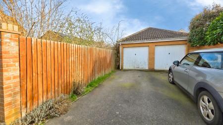 3 bedroom Semi-detached house to let in Redwood Avenue, Southfields, Sleaford, NG34