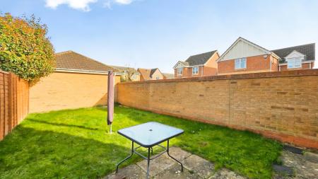 3 bedroom Semi-detached house to let in Redwood Avenue, Southfields, Sleaford, NG34