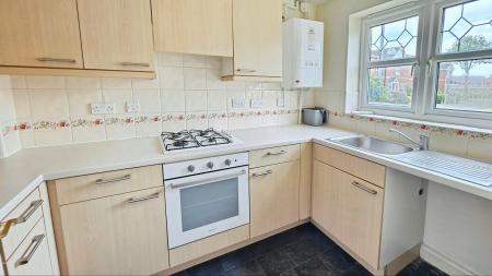 3 bedroom Semi-detached house to let in Redwood Avenue, Southfields, Sleaford, NG34
