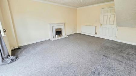 3 bedroom Semi-detached house to let in Redwood Avenue, Southfields, Sleaford, NG34