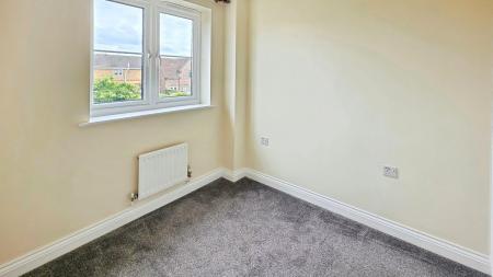 3 bedroom Semi-detached house to let in Redwood Avenue, Southfields, Sleaford, NG34