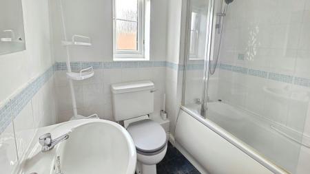 3 bedroom Semi-detached house to let in Redwood Avenue, Southfields, Sleaford, NG34