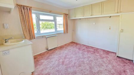 2 bedroom Park home for sale in Lindum Park, Ruskington, NG34