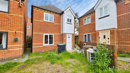 3 bedroom Detached house for sale in Elizabeth Court, Sleaford, NG34