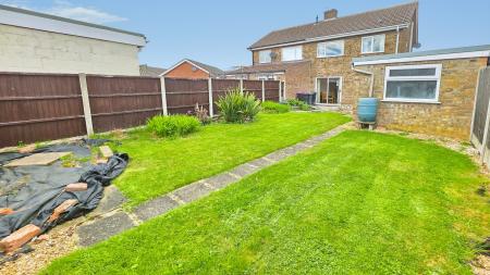 3 bedroom Semi-detached house for sale in Durham Avenue, Sleaford, NG34