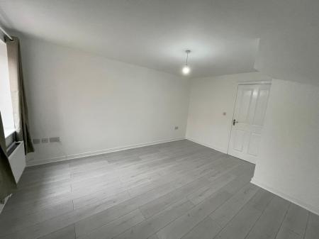 3 bedroom Town house to let in Snow Close, Holdingham, NG34