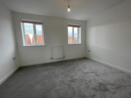 3 bedroom Town house to let in Snow Close, Holdingham, NG34