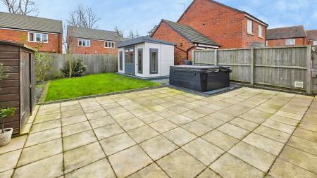 4 bedroom Detached house to let in Glengarry Way, Greylees, Sleaford, NG34