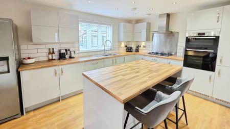 4 bedroom Detached house to let in Glengarry Way, Greylees, Sleaford, NG34