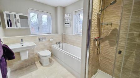 4 bedroom Detached house to let in Glengarry Way, Greylees, Sleaford, NG34