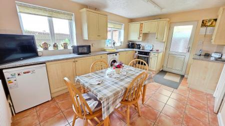 3 bedroom Semi-detached house for sale in Bayfield Road, Timberland, LN4